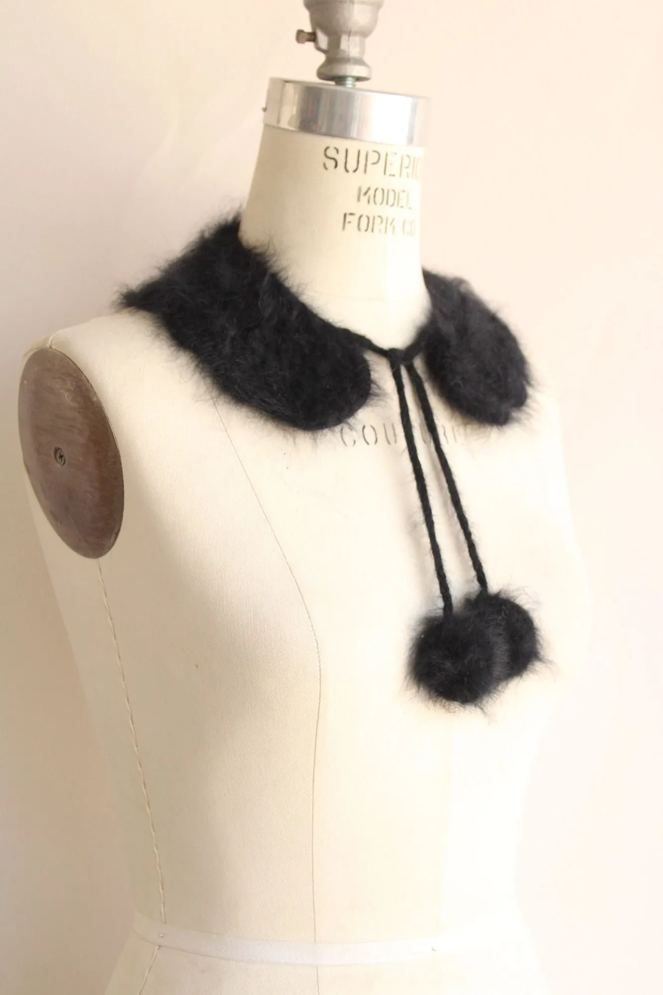 Vintage 1950s Black Knit Angora or Mohair Removable Collar With Tie