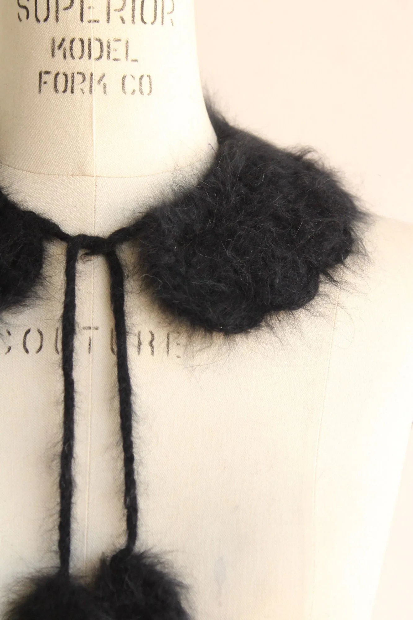 Vintage 1950s Black Knit Angora or Mohair Removable Collar With Tie