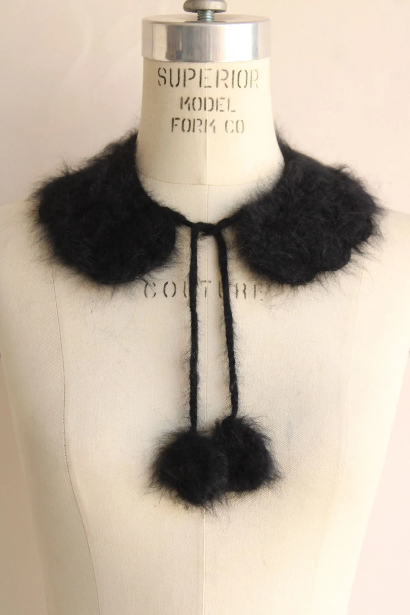 Vintage 1950s Black Knit Angora or Mohair Removable Collar With Tie