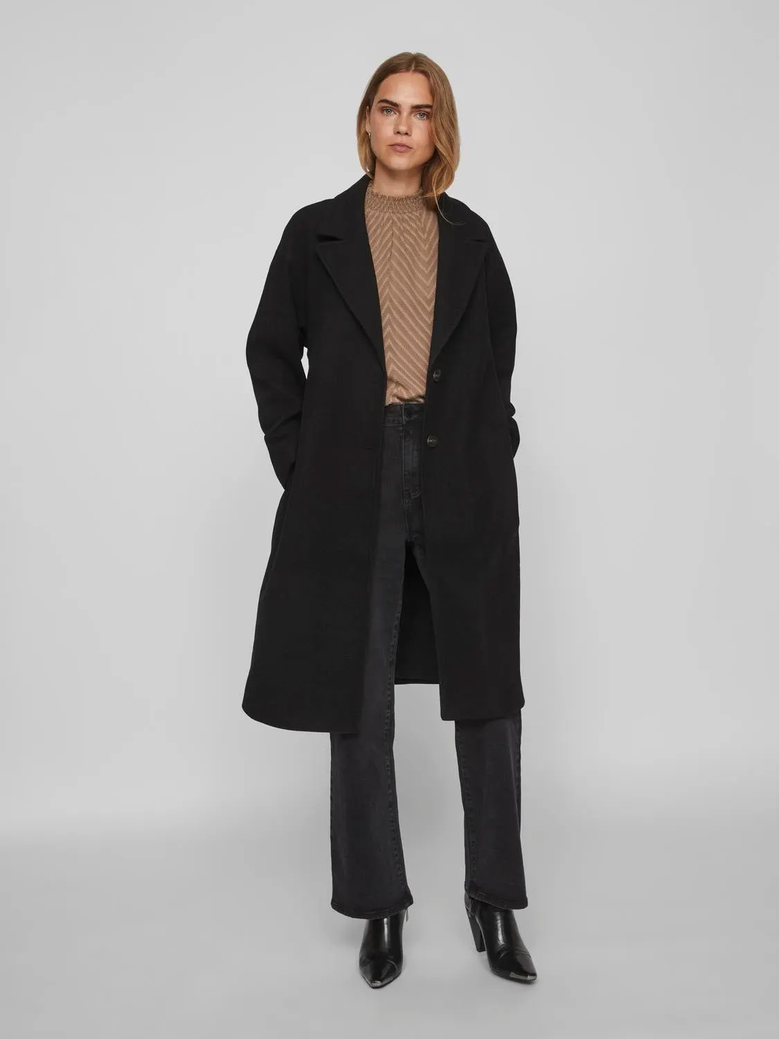 VIPOKO Coat - Black