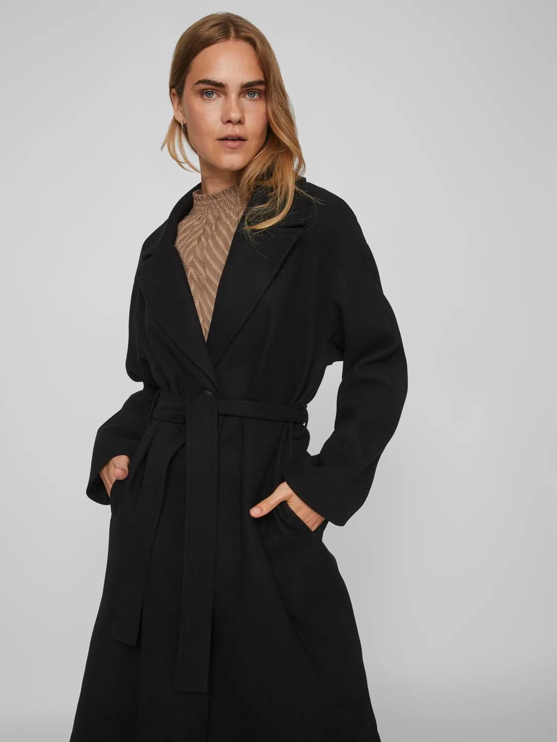 VIPOKO Coat - Black